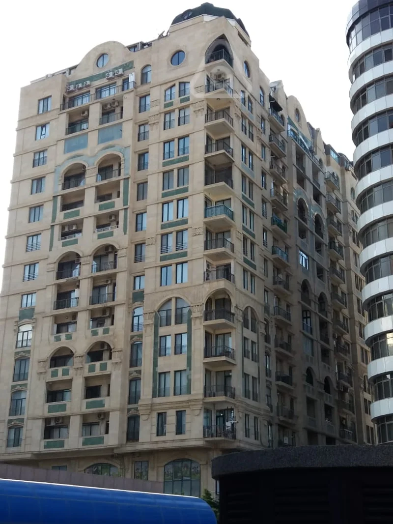 3 otaqlı mənzil, 137 m², Tolstoy kucesi — Bakı
