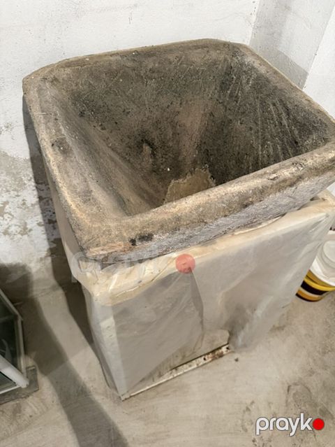 Dədə babadan qalma təmiz qədimi su daşı satılır.Olcusuda 8 litr — Bakı