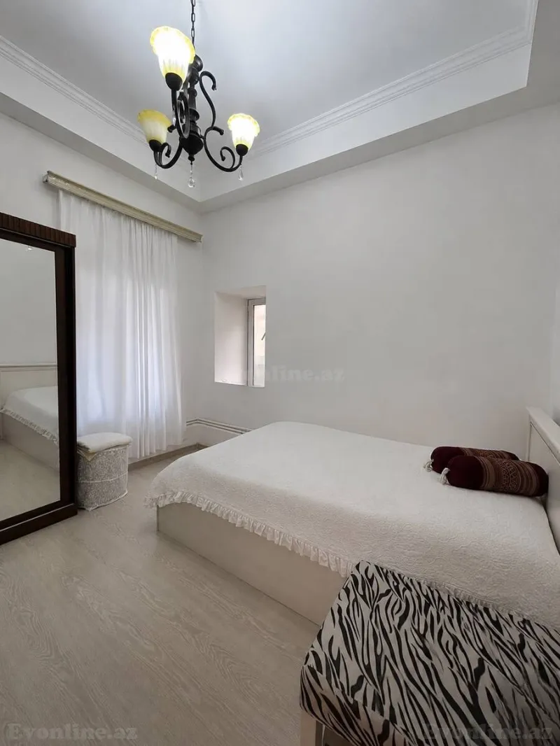 Satılır 7 otaqlı Mənzil Köhnə tikili 130 m² Bakı, Səbail r — Mənzil, Bakı (7)