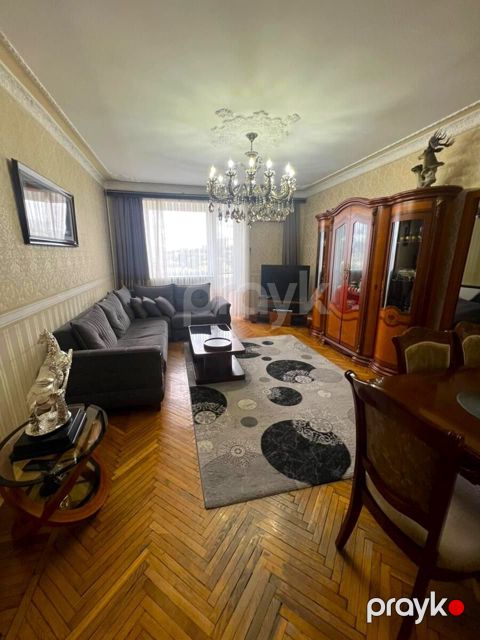 Satılır 4 otaqlı köhnə tikili 110 m² — Bakı