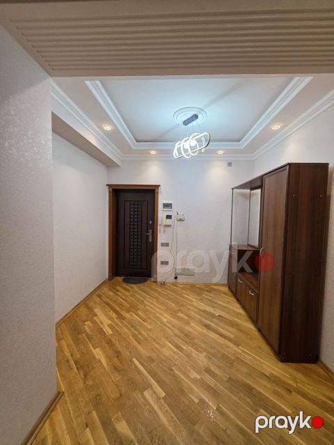 Nəsimi metrosu yaxınlığında bolmartın üstündə yeni tikili binada 92 kv — Bakı