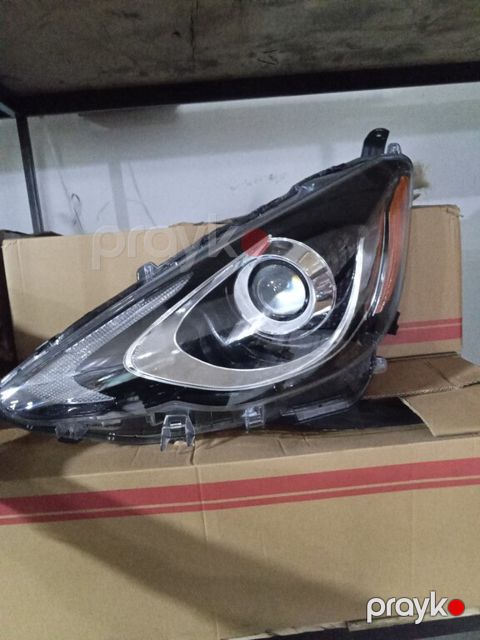 "Toyota Prius C" sol ön farası — Bakı