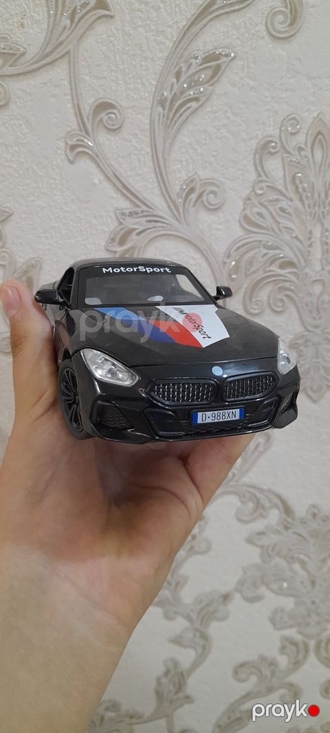 Bmw z4 m40i 1:22 Ölçüdə Model Təzədir Səsli və işıqlı Hər yeri açılır — Bakı