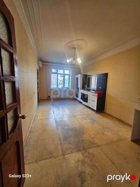 Satılır 4 otaqlı köhnə tikili 88 m² — Bakı
