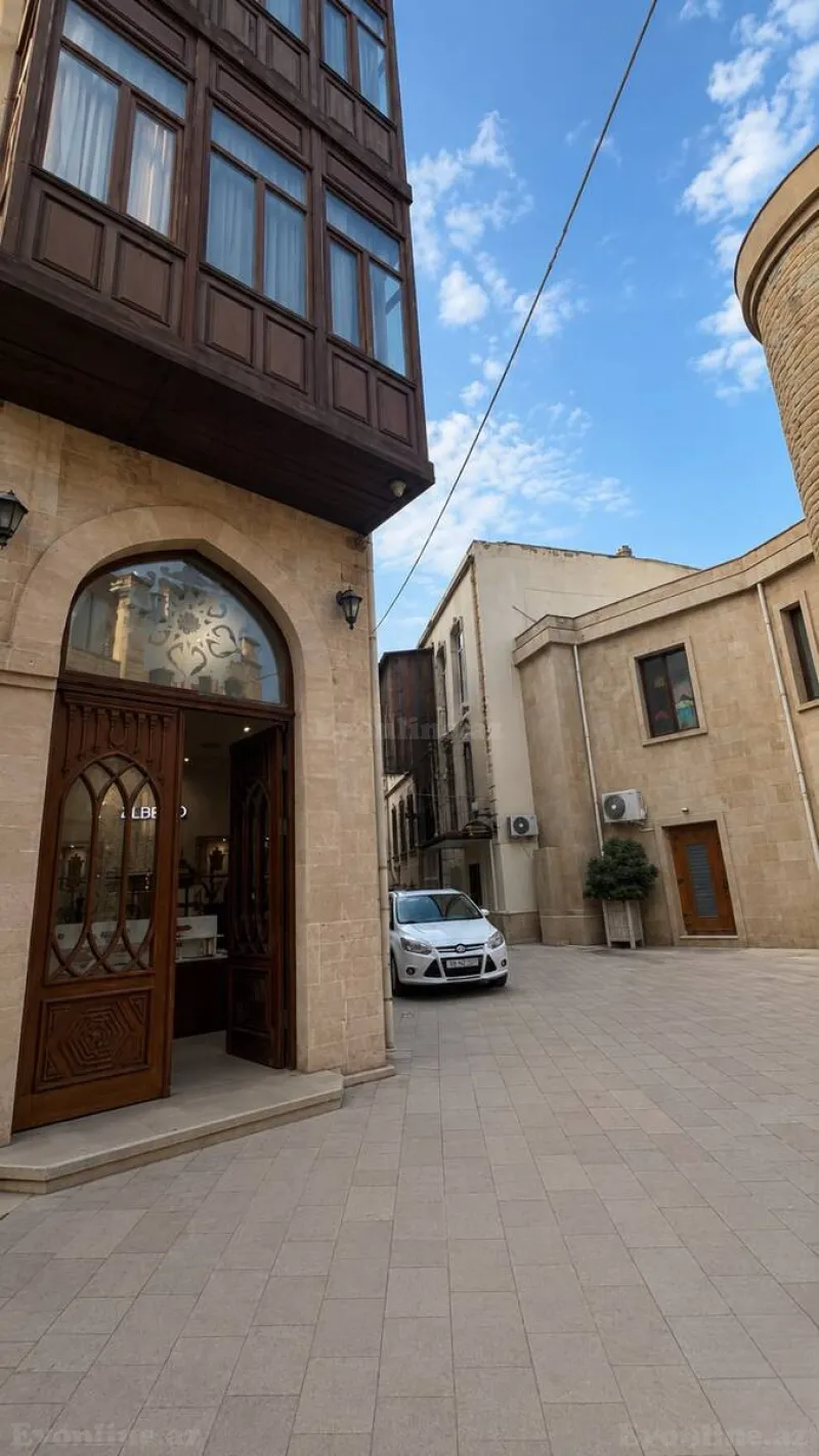 Satılır 7 otaqlı Mənzil Köhnə tikili 130 m² Bakı, Səbail r — Mənzil, Bakı (4)