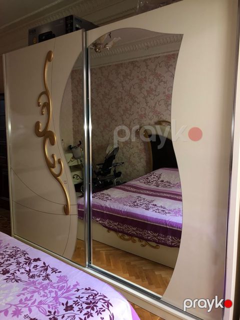 Endirim Dolab 200azn. satilir. Unvan H.Aslanov m/s — Bakı
