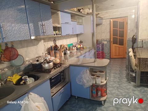 Satılır 5 otaqlı köhnə tikili 100 m² — Bakı