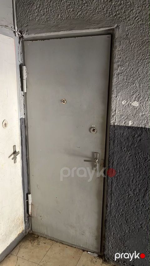 Seyf qapi 207/87sm 100azn qiymet sondur Samaxinka. 8116 leli Daxili