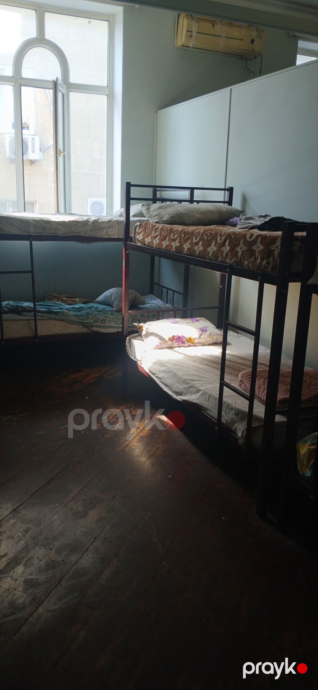 Köməkçi yataqxana/hostel tipli obyekt – uzun dəhliz boyunca pərdələrlə — Mənzil, Bakı (8)