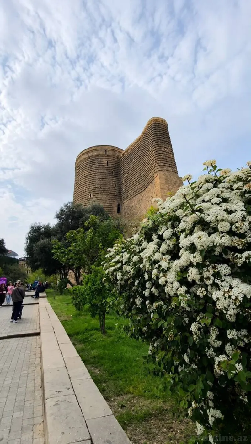 Satılır 7 otaqlı Mənzil Köhnə tikili 130 m² Bakı, Səbail r — Mənzil, Bakı (2)