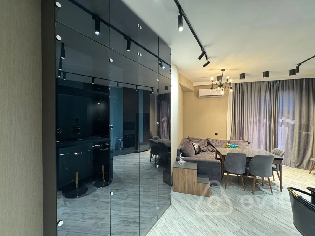3 otaqlı mənzil, 100 m², Xaqani Rustamov — kirayə — Bakı