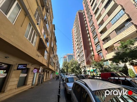 Satılır 3 otaqlı köhnə tikili 75 m² — Bakı