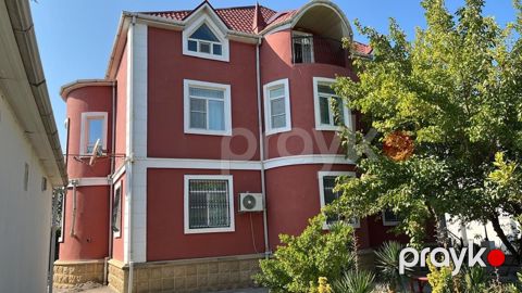 Satılır 11 otaqlı həyət evi/bağ evi 350 m² — Bakı