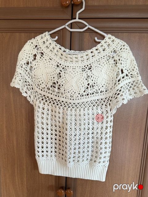 Ağ rəngdə əl işi krujeva trikotaj bluz. - Model: qısaqol, dairəvi yaxa — Bakı