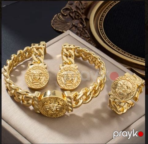 Dəstə daxildir: Üzük, Sırğa, Boyunbağı, Cartier, Sarı qızıl, 585 Əyar, 10 g — Bakı