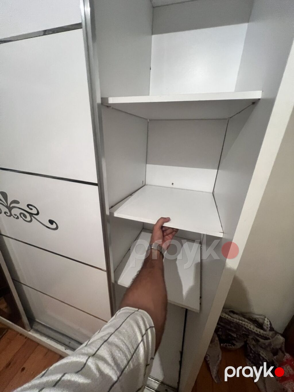 Güzgülü sürgülü qapılı şkaf satılır - Rəng: ağ korpus, bordoya — Şkaflar, Bakı (7)
