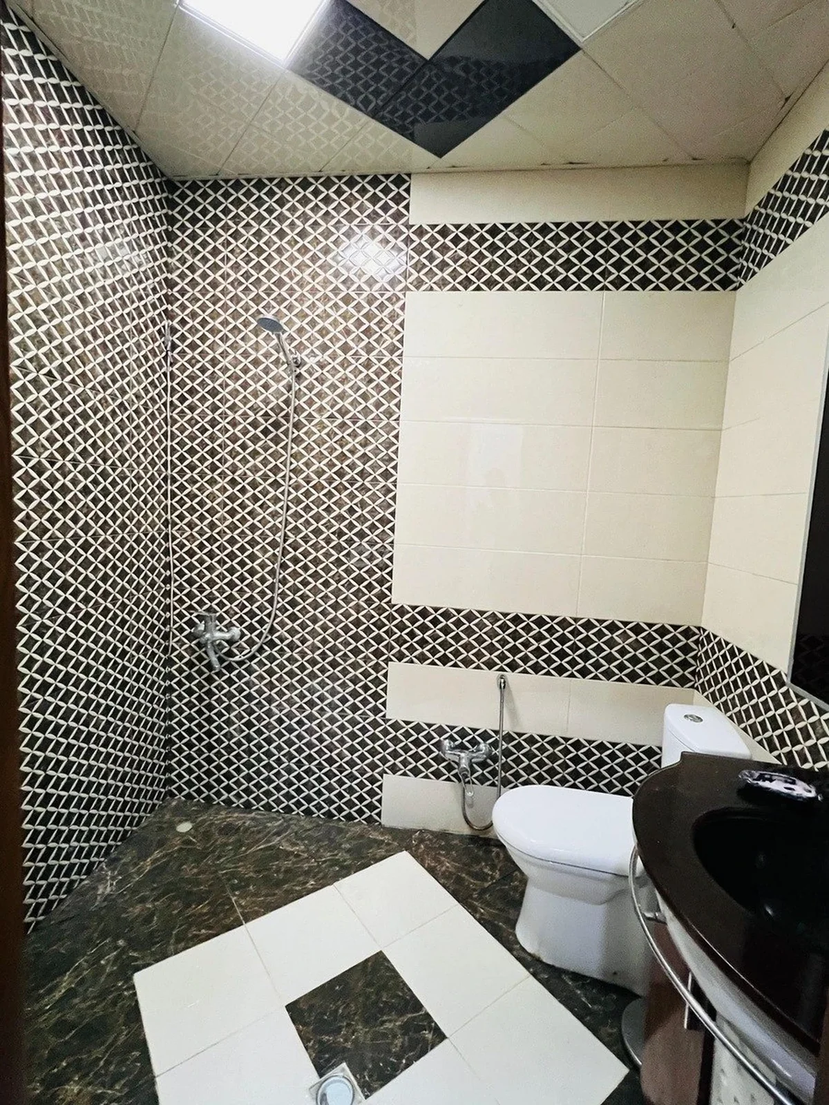Kirayə 3 otaqlı mənzil Xalqlar Dostluğu metrosu yaxınlığında — Mənzil, Bakı (4)