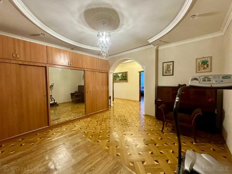 Satılır 3 otaqlı Mənzil Yeni tikili 140 m² Bakı, Yasamal r., İnşaatçılar m., Yasamal — Mənzil, Bakı (7)