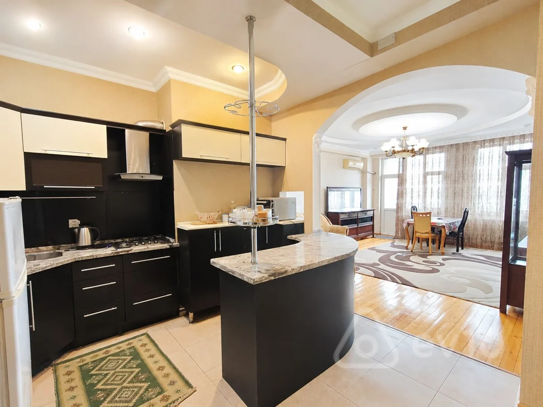 3 otaqlı mənzil, 110 m², Nəcəfqulu Rəfiyev — kirayə — Bakı