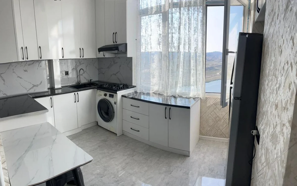 Kirayə 2 otaqlı mənzil İnşaatçılar metrosu yaxınlığında — Bakı