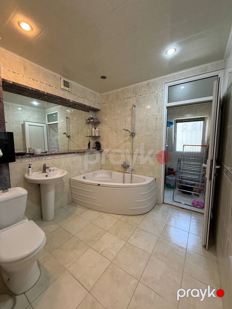 Satılır 4 otaqlı köhnə tikili 115 m² — Mənzil, Bakı (11)
