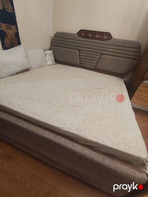 Bazali yataq 250₼ Salam. Olcu 1.86 eni. 2.10 uzunluğu. Unvan Tbilisi — Bakı