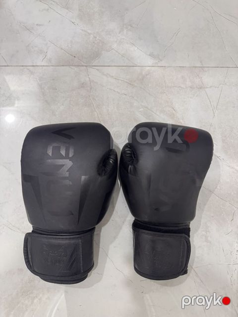 Venum brendinin boks əlcəkləri - Rəng: tam qara, loqolu mat dizayn — Bakı