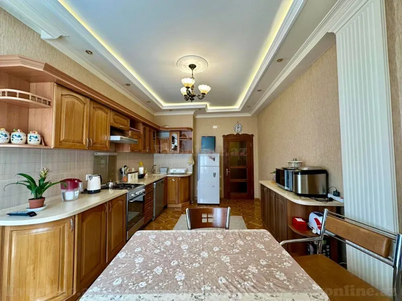 Satılır 3 otaqlı Mənzil Yeni tikili 140 m² Bakı, Yasamal r., İnşaatçılar m., Yasamal — Mənzil, Bakı (5)