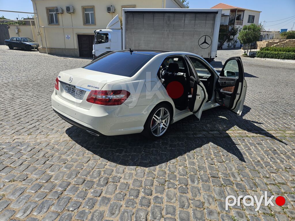 Mercedes-Benz E 300: 3 l 2009 il Sedan — Avtomobillər, Digah (3)