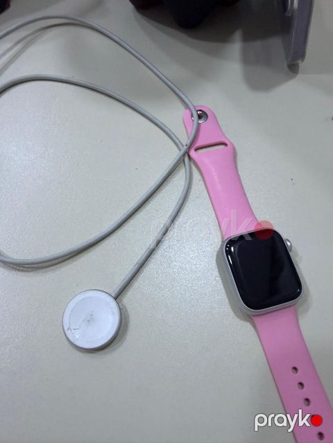 Apple Watch (alüminium gövdə, gümüş rəng) – çəhrayı silikon kəmər ilə — Bakı