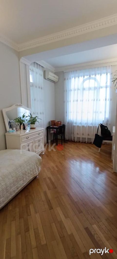 Satılır 4 otaqlı yeni tikili 202 m² — Bakı