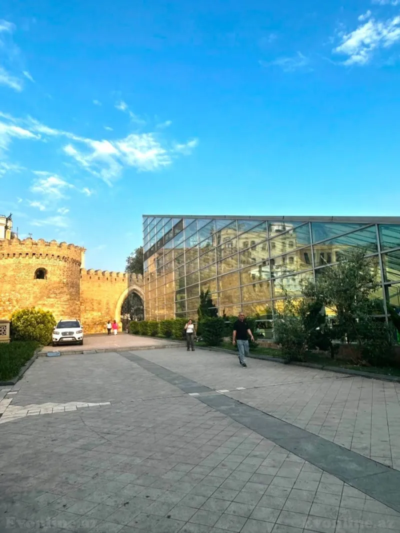 Satılır 7 otaqlı Mənzil Köhnə tikili 130 m² Bakı, Səbail r — Bakı