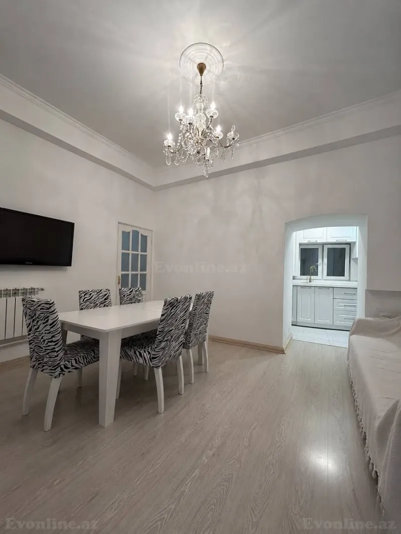 Satılır 7 otaqlı Mənzil Köhnə tikili 130 m² Bakı, Səbail r — Mənzil, Bakı (5)