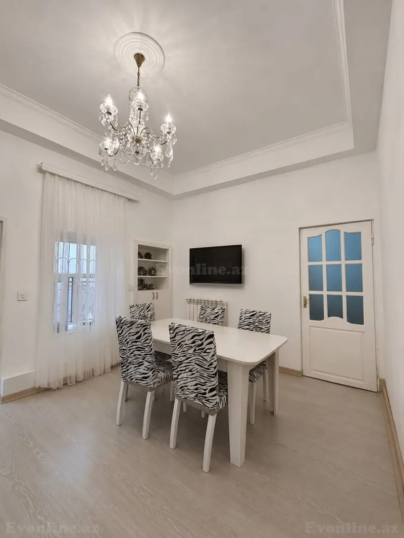 Satılır 7 otaqlı Mənzil Köhnə tikili 130 m² Bakı, Səbail r — Mənzil, Bakı (6)