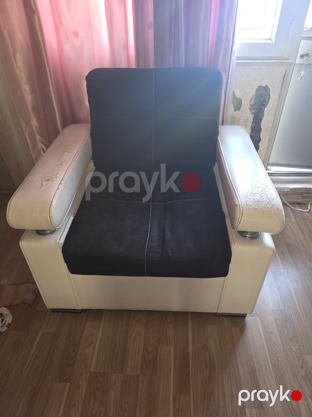 Geniş oturacaqlı, yumşaq kreslo - Rəng: ağ karkas və qara — Kreslolar, Bakı (2)
