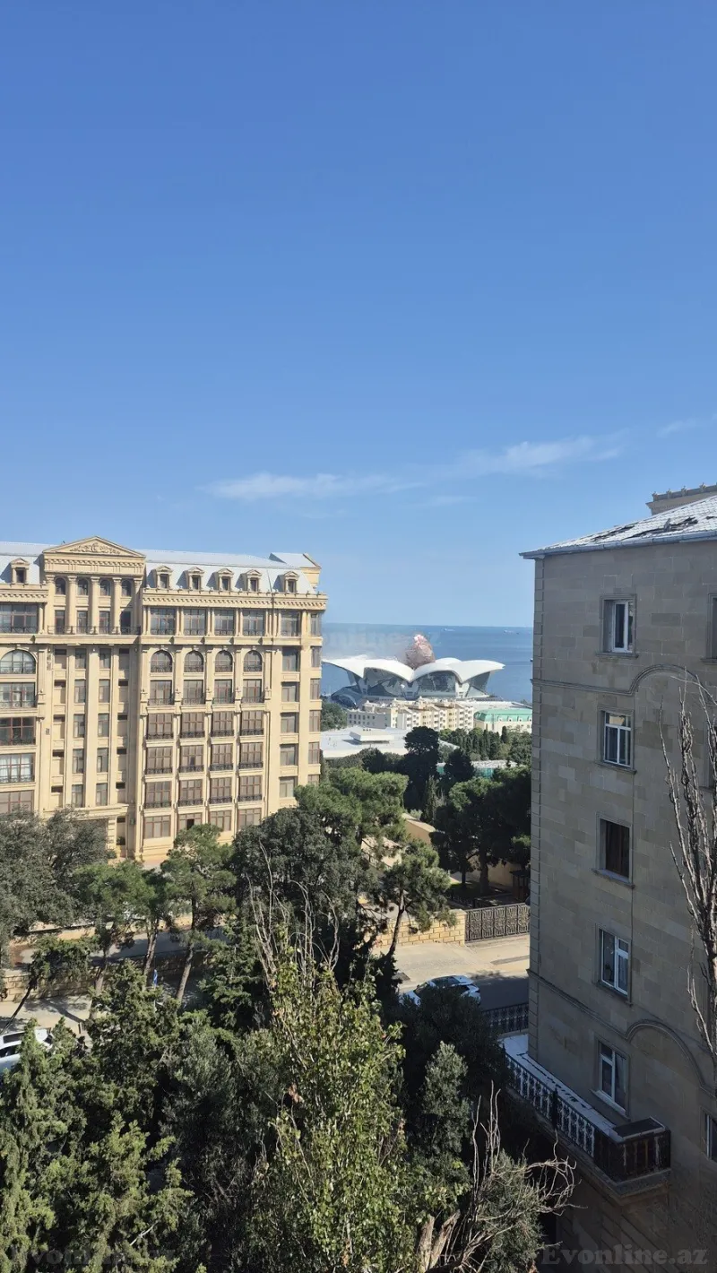 Satılır 3 otaqlı Mənzil Köhnə tikili 101 m² Bakı, Səbail r — Bakı