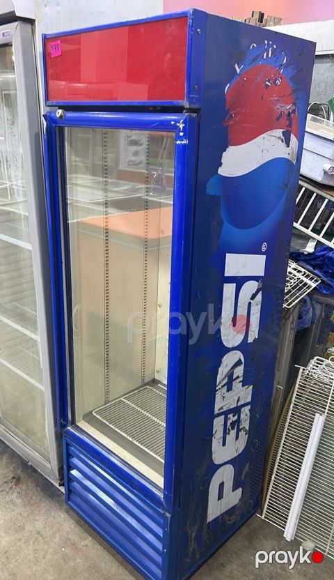 Pepsi brend vitrin soyuducu - Şüşə qapılı, vitrinli dizayn – içəridə — Digah