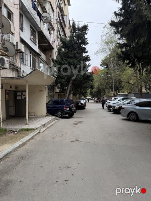 Satılır 2 otaqlı köhnə tikili 65 m² — Bakı