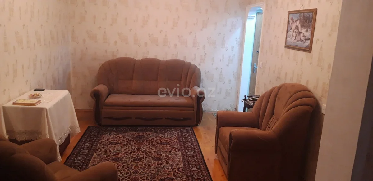 2 otaqlı orta təmirli mənzil satılır 1-ci mikrorayonda — Bakı