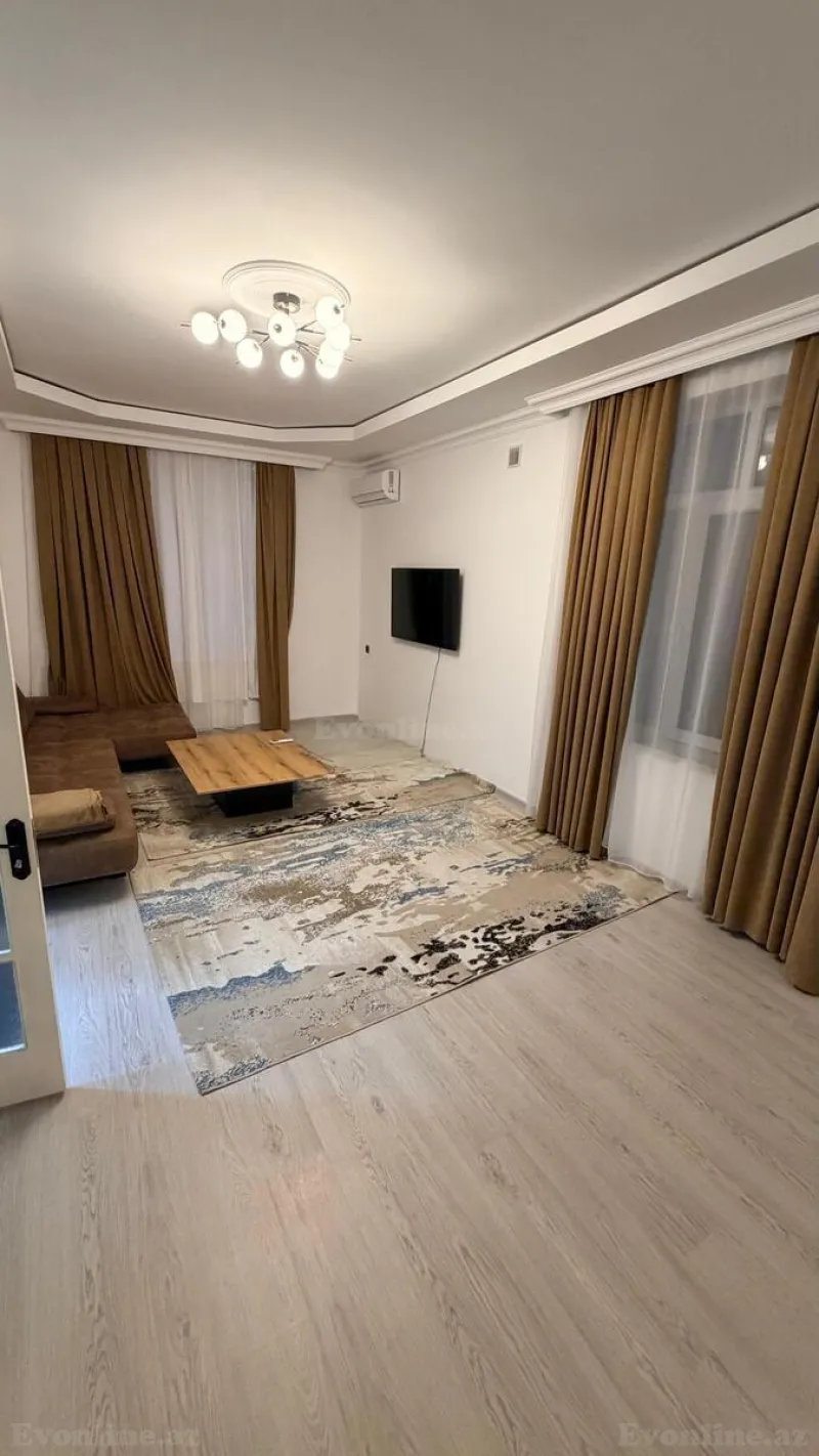 Kirayə verilir 5 otaqlı Həyət evi 200 m² Bakı, Səbail r., Badamdar — Bakı