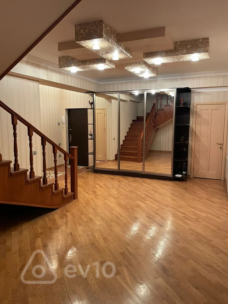 6 otaqlı mənzil, 300 m², Ənvər Hüseynov — Mənzil, Bakı (3)