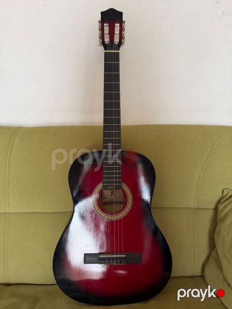 Gitara satılır tam işləkdir simləri yerindədi,cexoluda var.Qiymət — Bakı