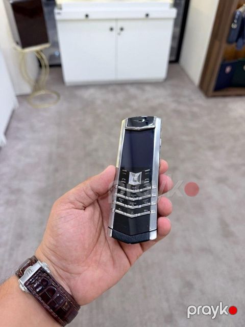Vertu 4 GB, rəng - Gümüşü, Düyməli