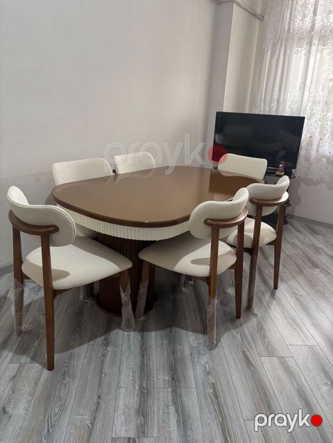 açılan masa 6 stulla 1500 manata Ali'nib.1000 manata satılır — Mehdiabad