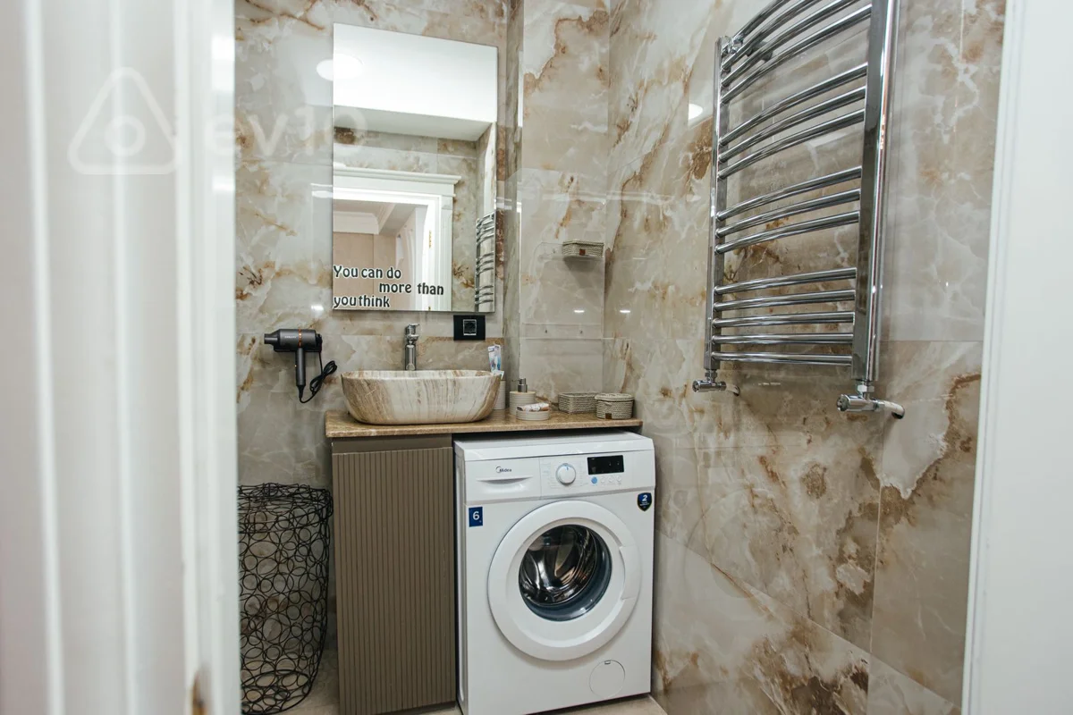 3 otaqlı mənzil, 150 m², nizami metro — kirayə — Mənzil, Bakı (7)