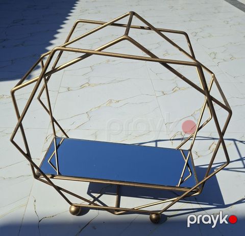 Metall dekorativ stend – geometri̇k dizayn - Material: metal karkas — Digah