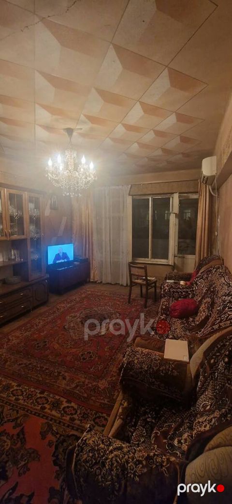 Satılır 4 otaqlı köhnə tikili 110 m² — Bakı
