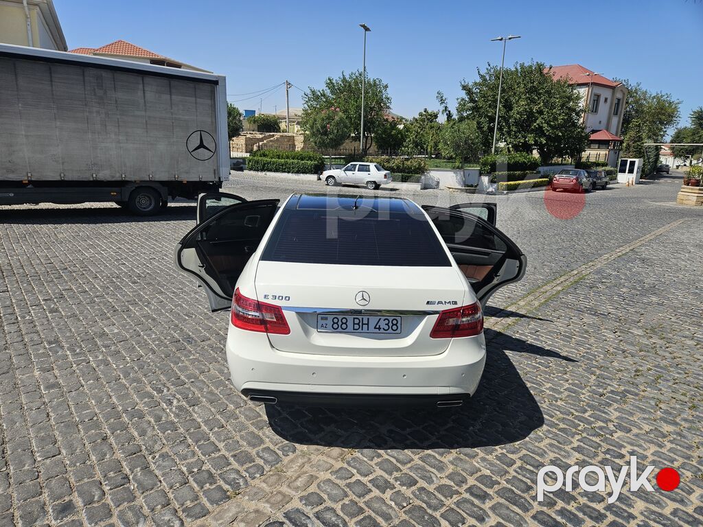 Mercedes-Benz E 300: 3 l 2009 il Sedan — Avtomobillər, Digah (8)
