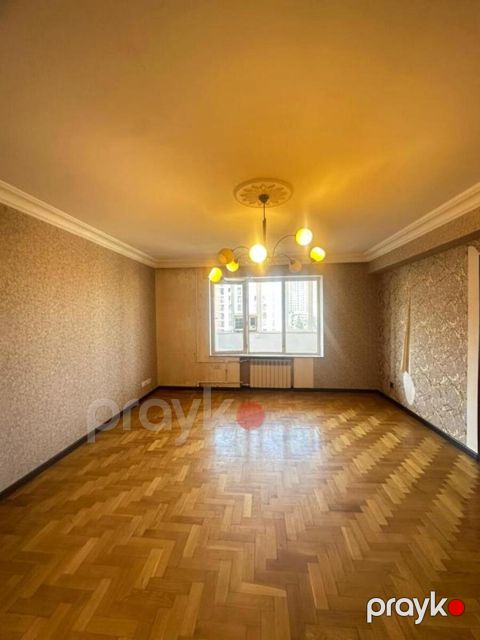Satılır 5 otaqlı köhnə tikili 180 m² — Bakı