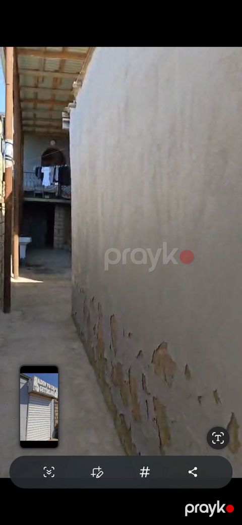 Hokmelide 3 sotun ustunde 110 kv heyet evi satilir yoldan 15 — Bakı